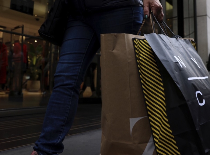 US consumer confidence dips amidst economic uncertainty